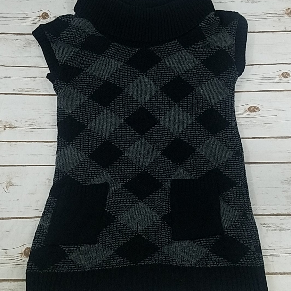 Cowl neck sweater vest with pockets